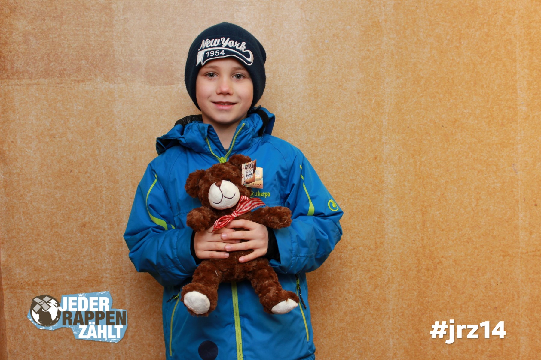 Spende auch du einen Teddybären für Familien auf der Flucht. #jrz14 Jeder Rappen zählt. Foto unter: