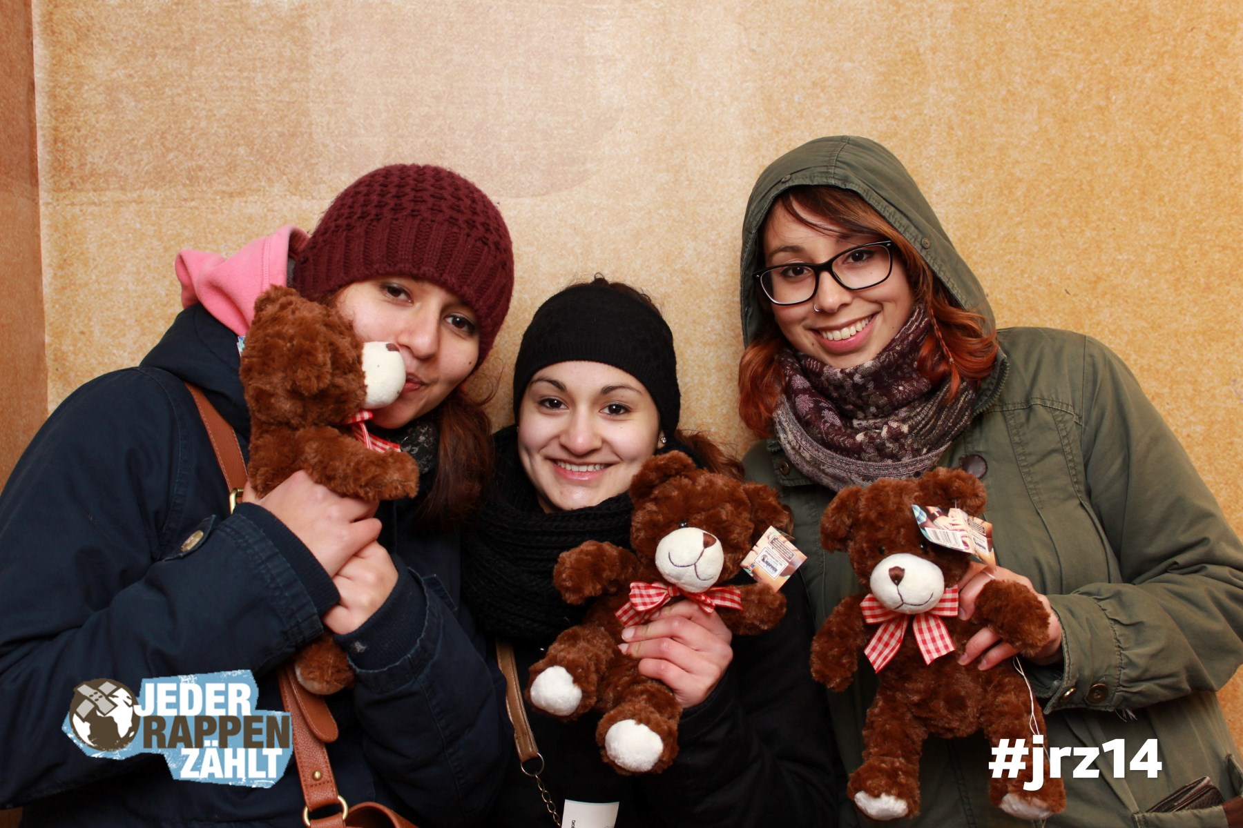 Spende auch du einen Teddybären für Familien auf der Flucht. #jrz14 Jeder Rappen zählt. Foto unter: