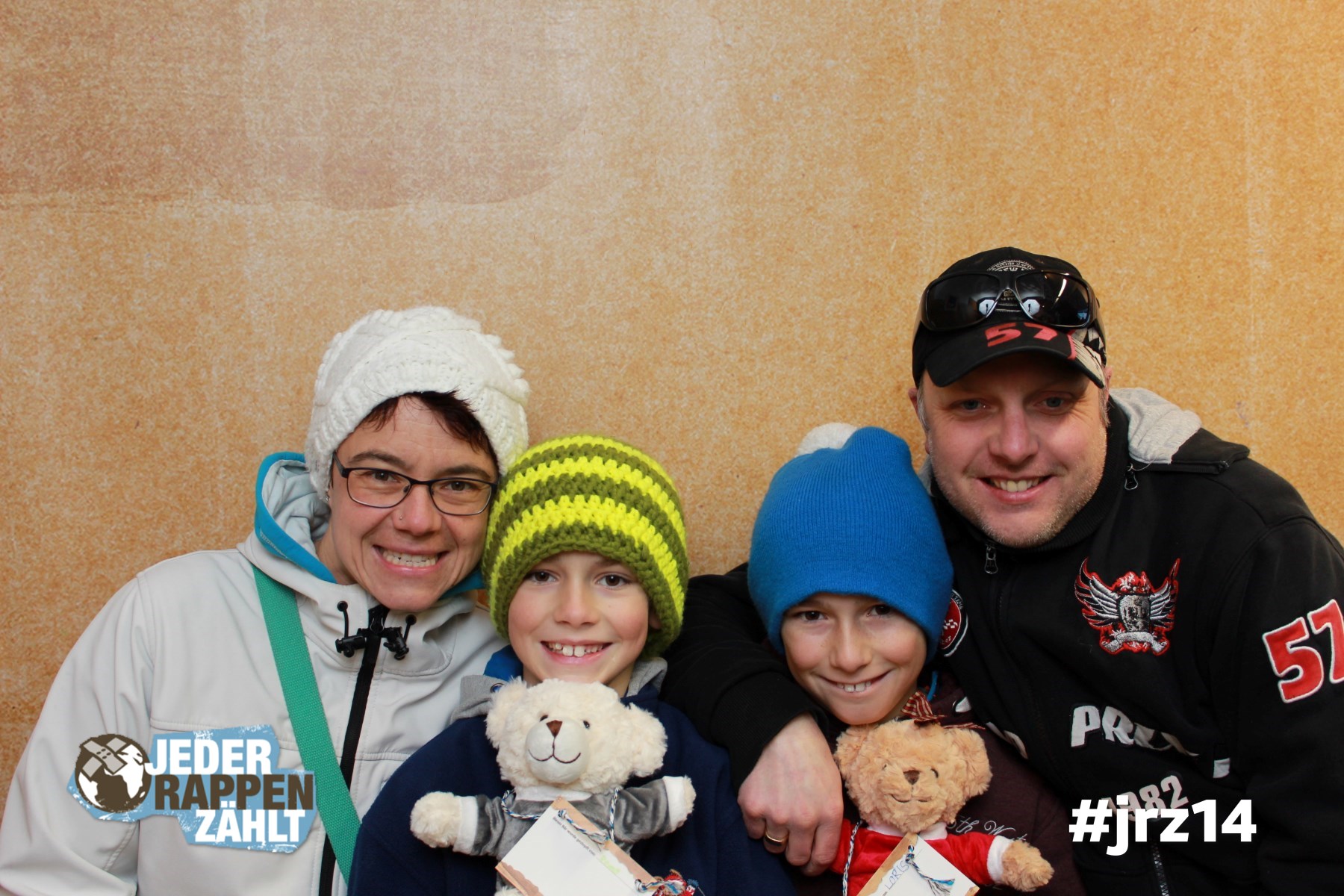 Spende auch du einen Teddybären für Familien auf der Flucht. #jrz14 Jeder Rappen zählt. Foto unter: