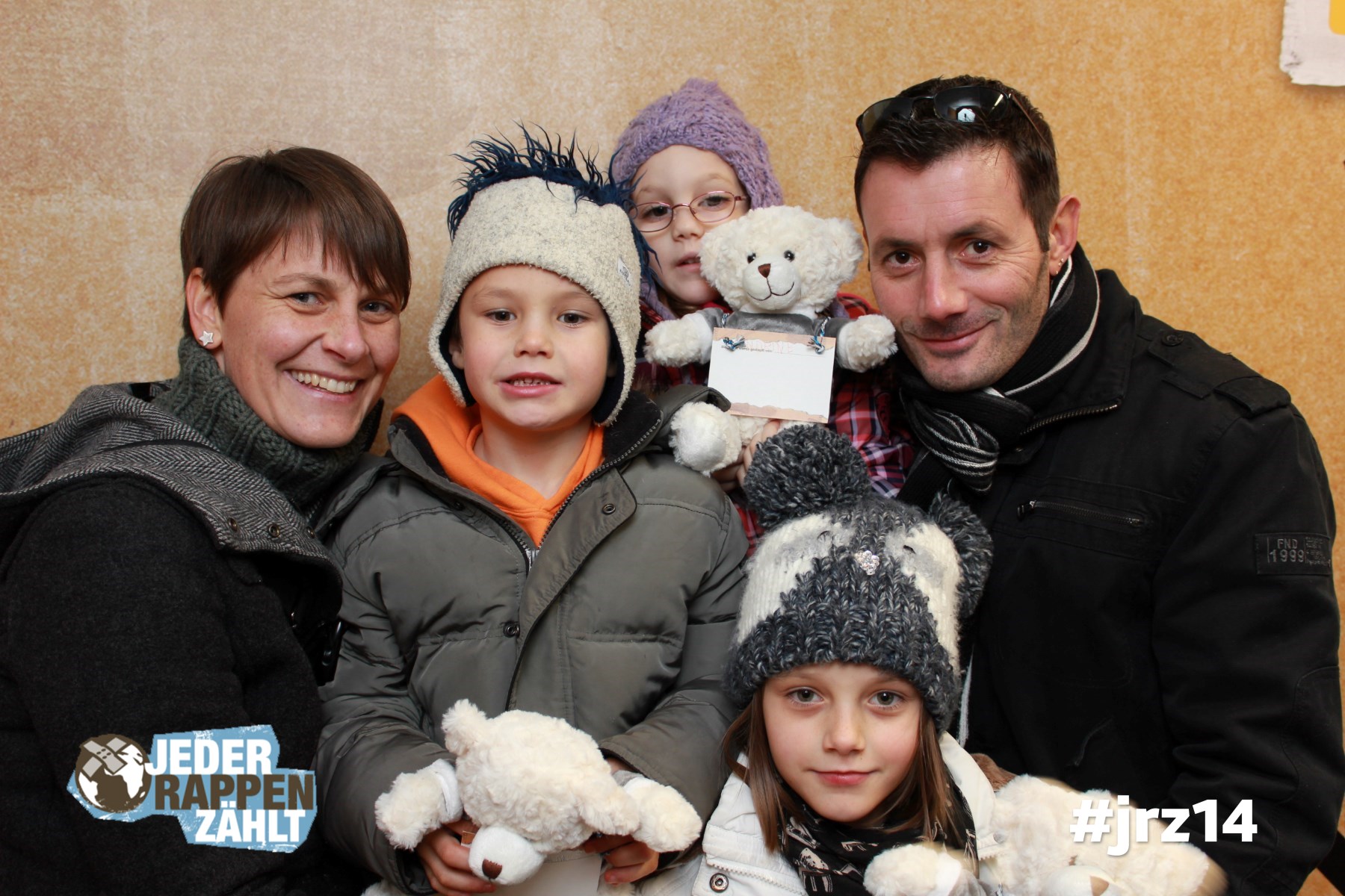 Spende auch du einen Teddybären für Familien auf der Flucht. #jrz14 Jeder Rappen zählt. Foto unter: