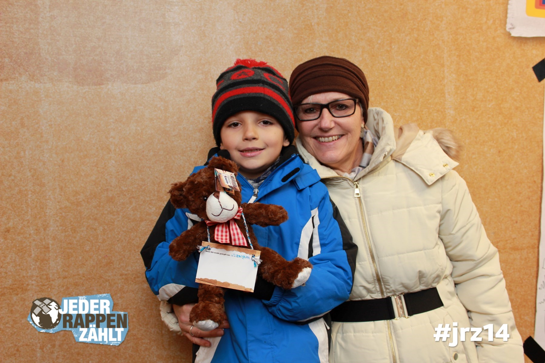 Spende auch du einen Teddybären für Familien auf der Flucht. #jrz14 Jeder Rappen zählt. Foto unter: